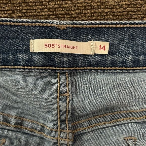 ⭐️ Levi women’s jeans 505 straight cut, size 14 long. - Picture 2 of 3